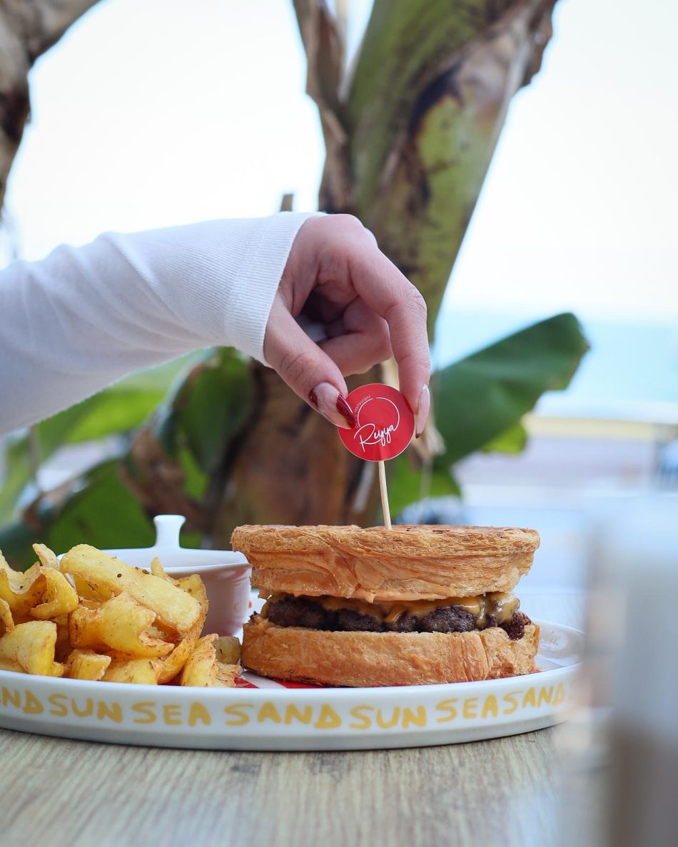 Reyya Roll Burger